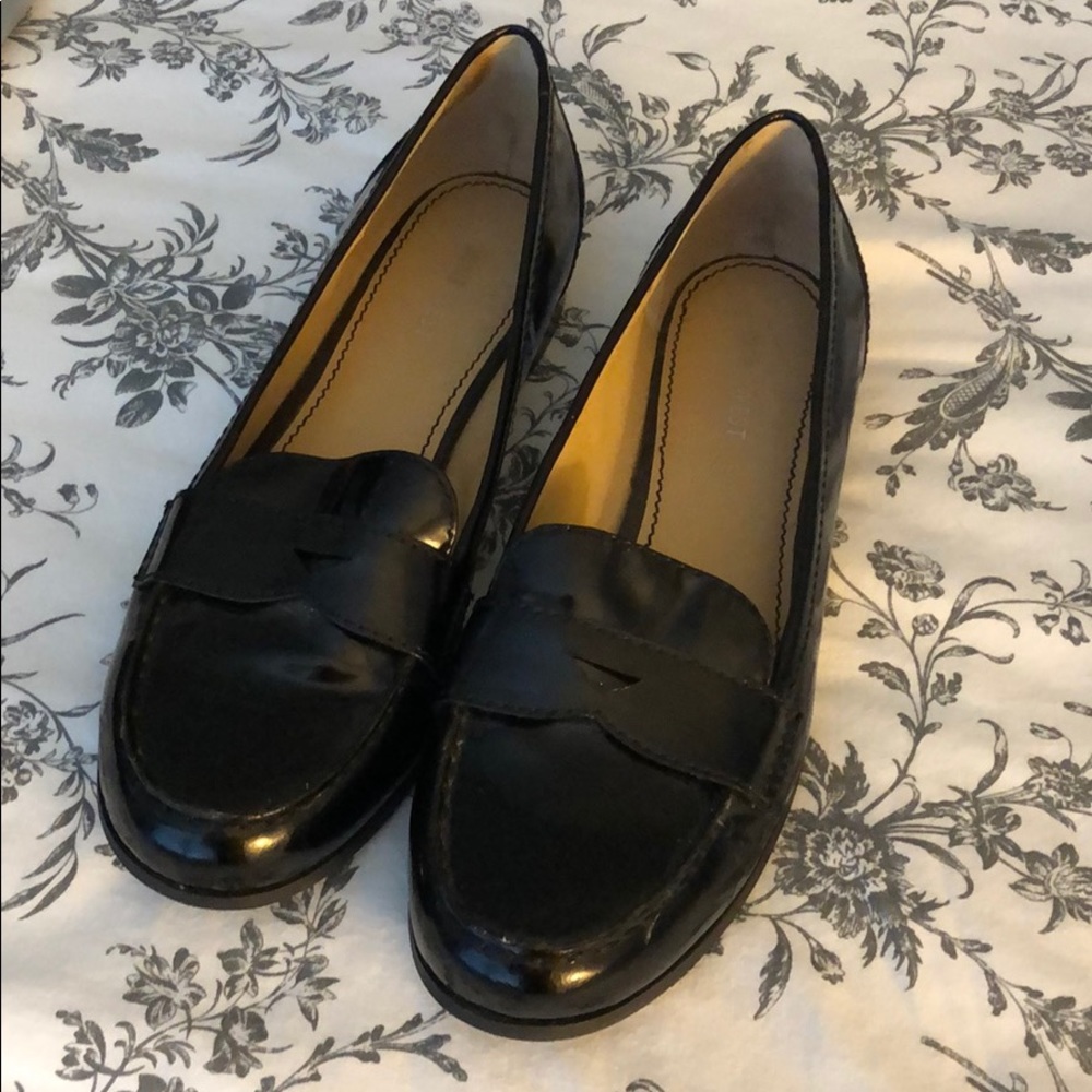 Nine West black patent leather loafers